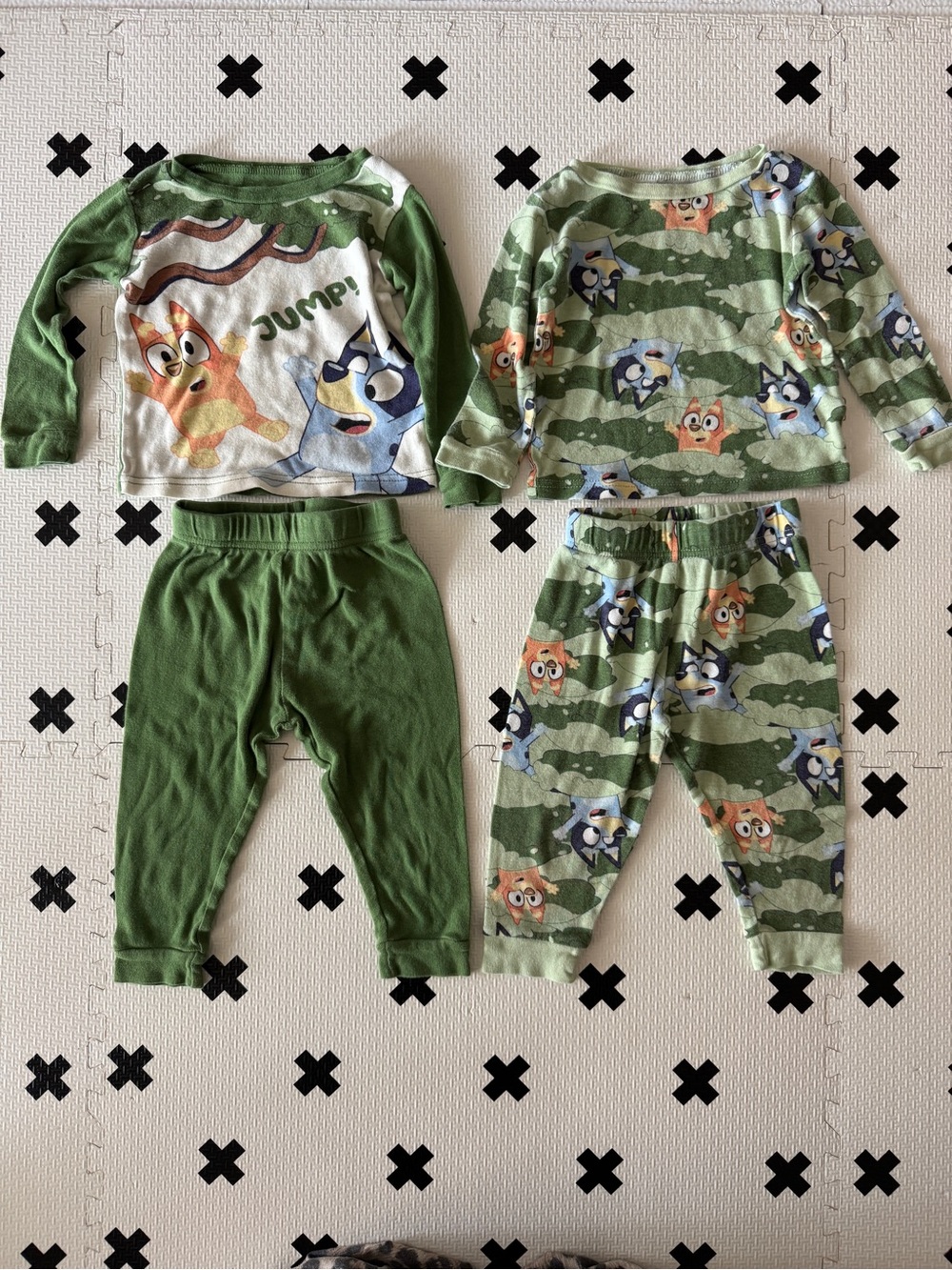2 Bluey Pajama Sets in green multi size 2T